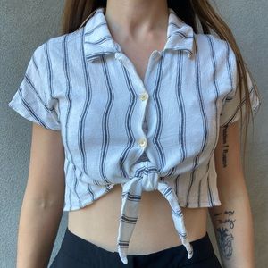 SOLD🔅Wilfred Free cropped striped tie-up blouse